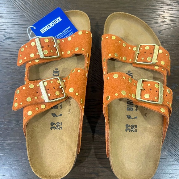 Birkenstock Shoes - Birkenstocks size 39 (8). Arizona Rivet Border style. Dark Rust Color.